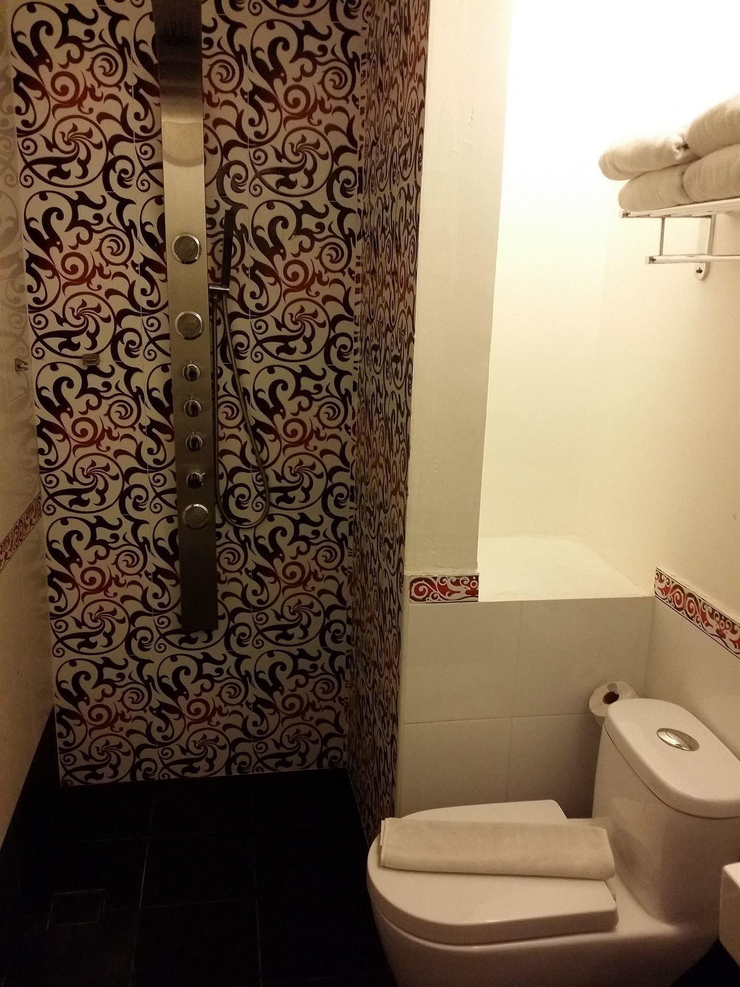 Arenaa Deluxe Hotel Malacca Extérieur photo