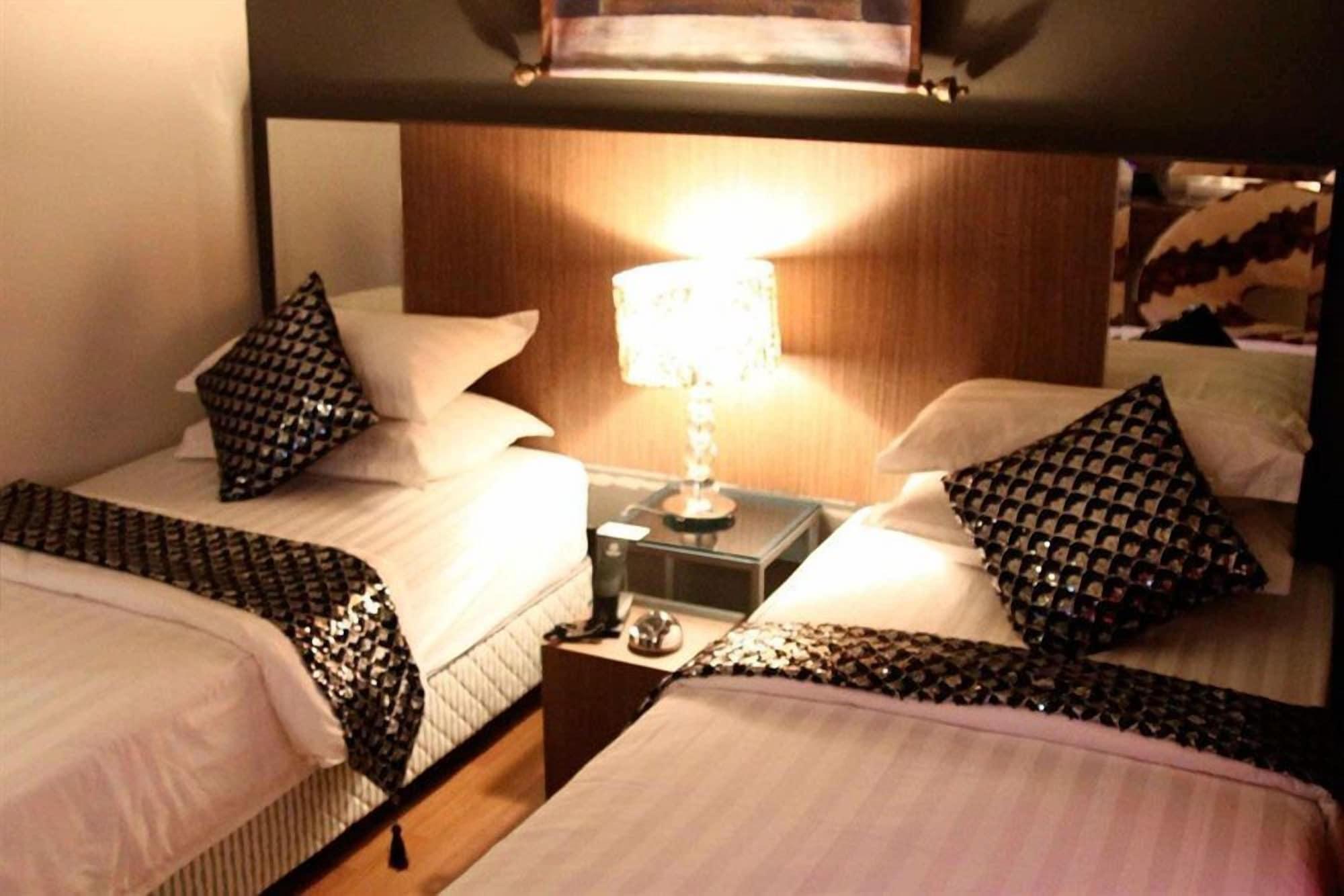 Arenaa Deluxe Hotel Malacca Extérieur photo