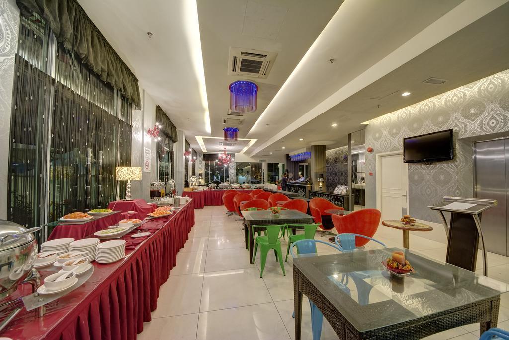 Arenaa Deluxe Hotel Malacca Extérieur photo