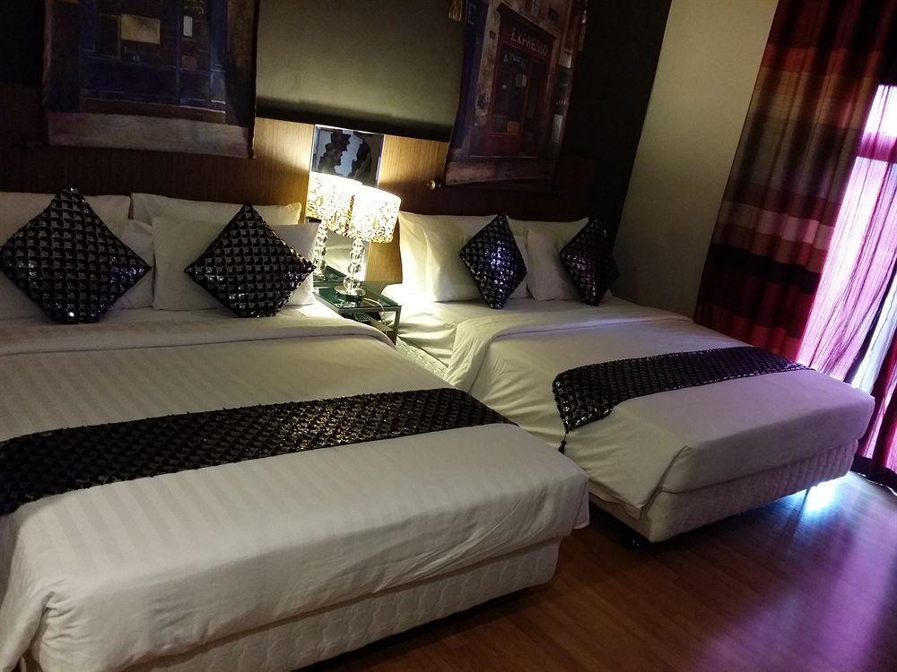 Arenaa Deluxe Hotel Malacca Extérieur photo