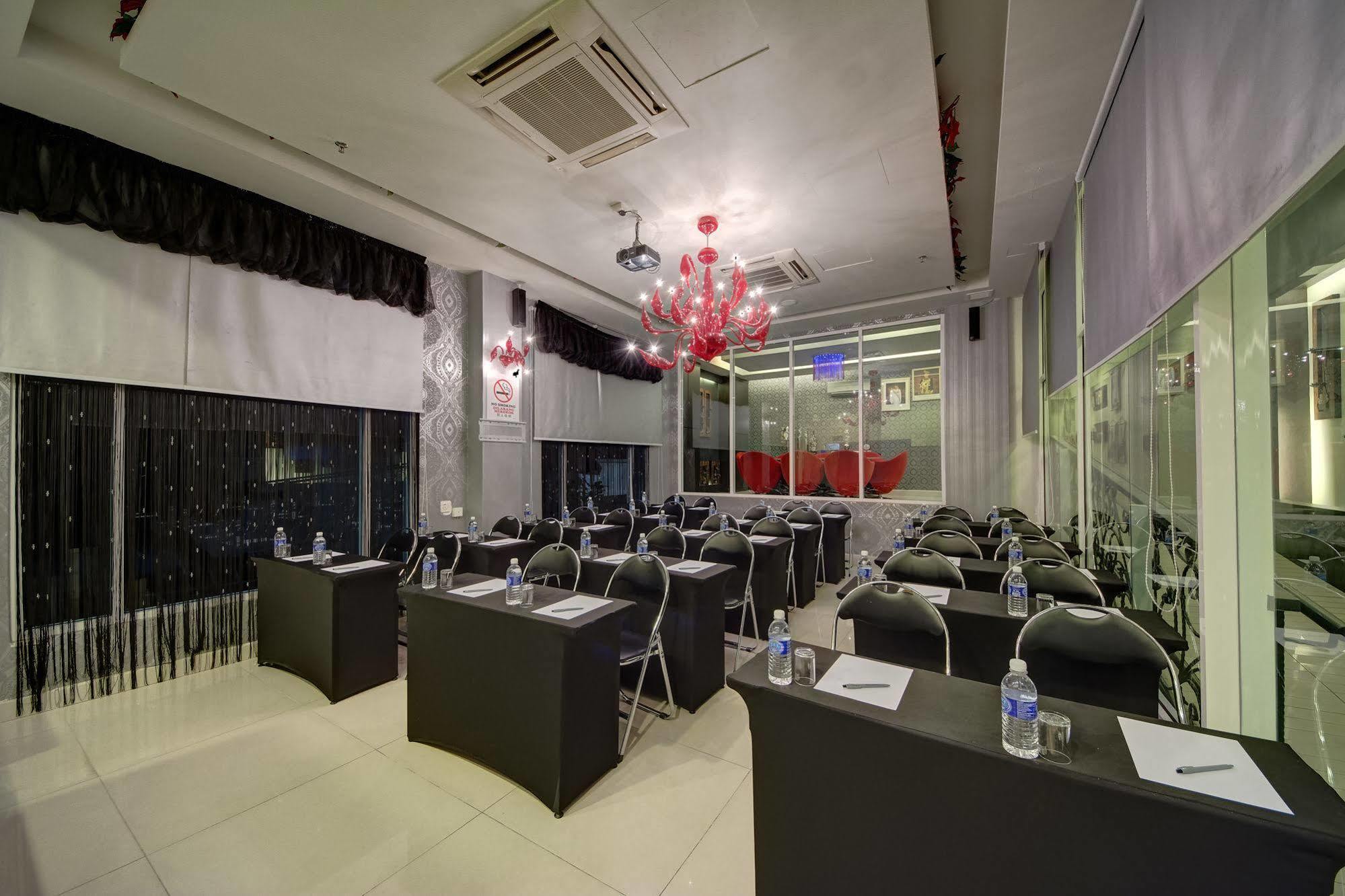 Arenaa Deluxe Hotel Malacca Extérieur photo