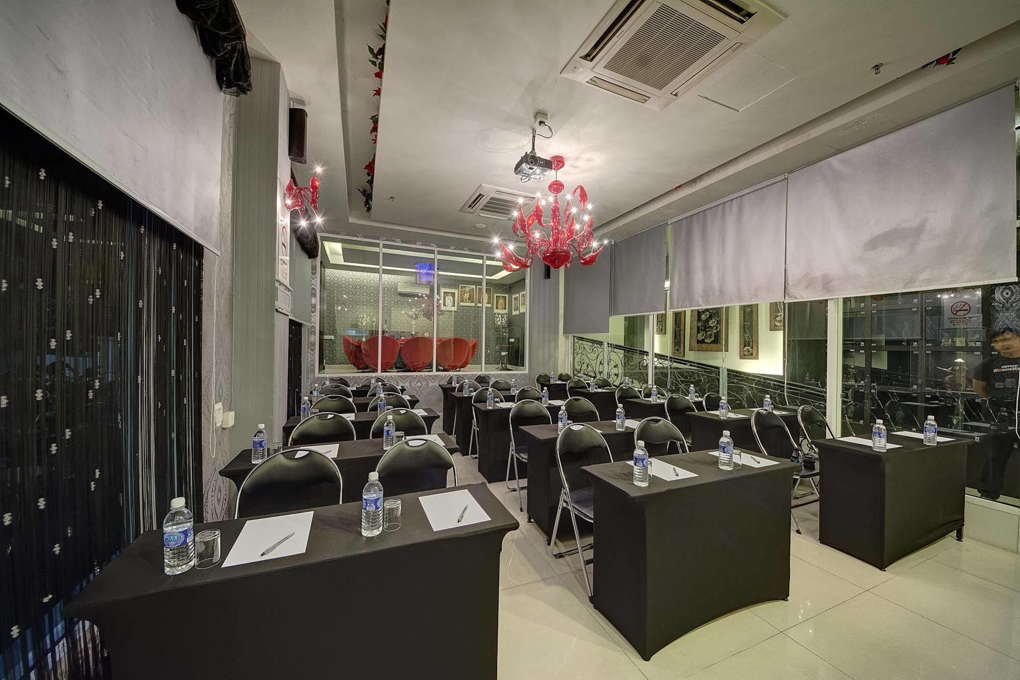 Arenaa Deluxe Hotel Malacca Extérieur photo